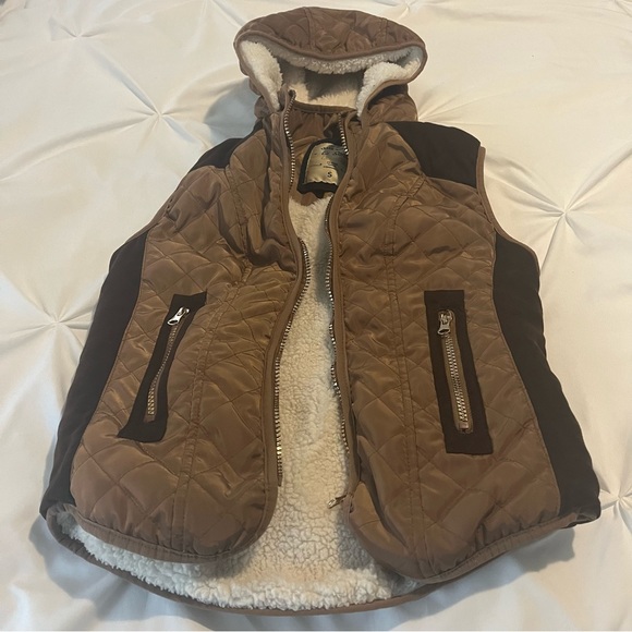 Ci Sono Women hooded Puffer Quilted Faux Sherpa Lining Vest Camel Cream Small - Picture 3 of 11